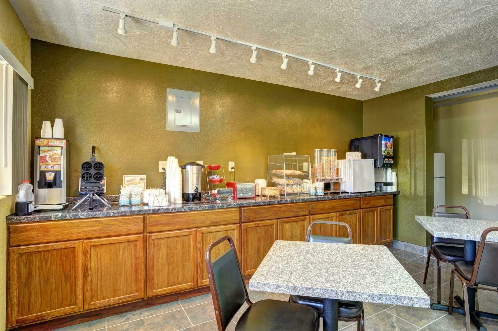 Rodeway Inn シーダー・シティ エクステリア 写真