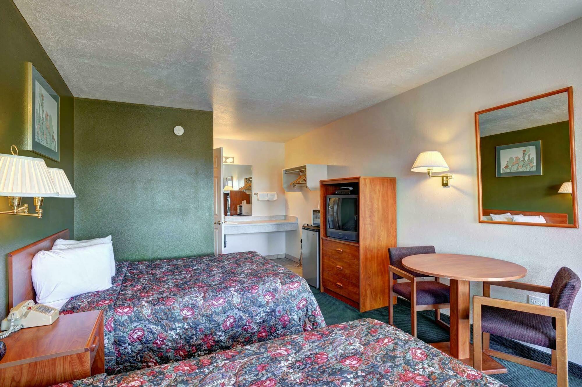 Rodeway Inn シーダー・シティ エクステリア 写真