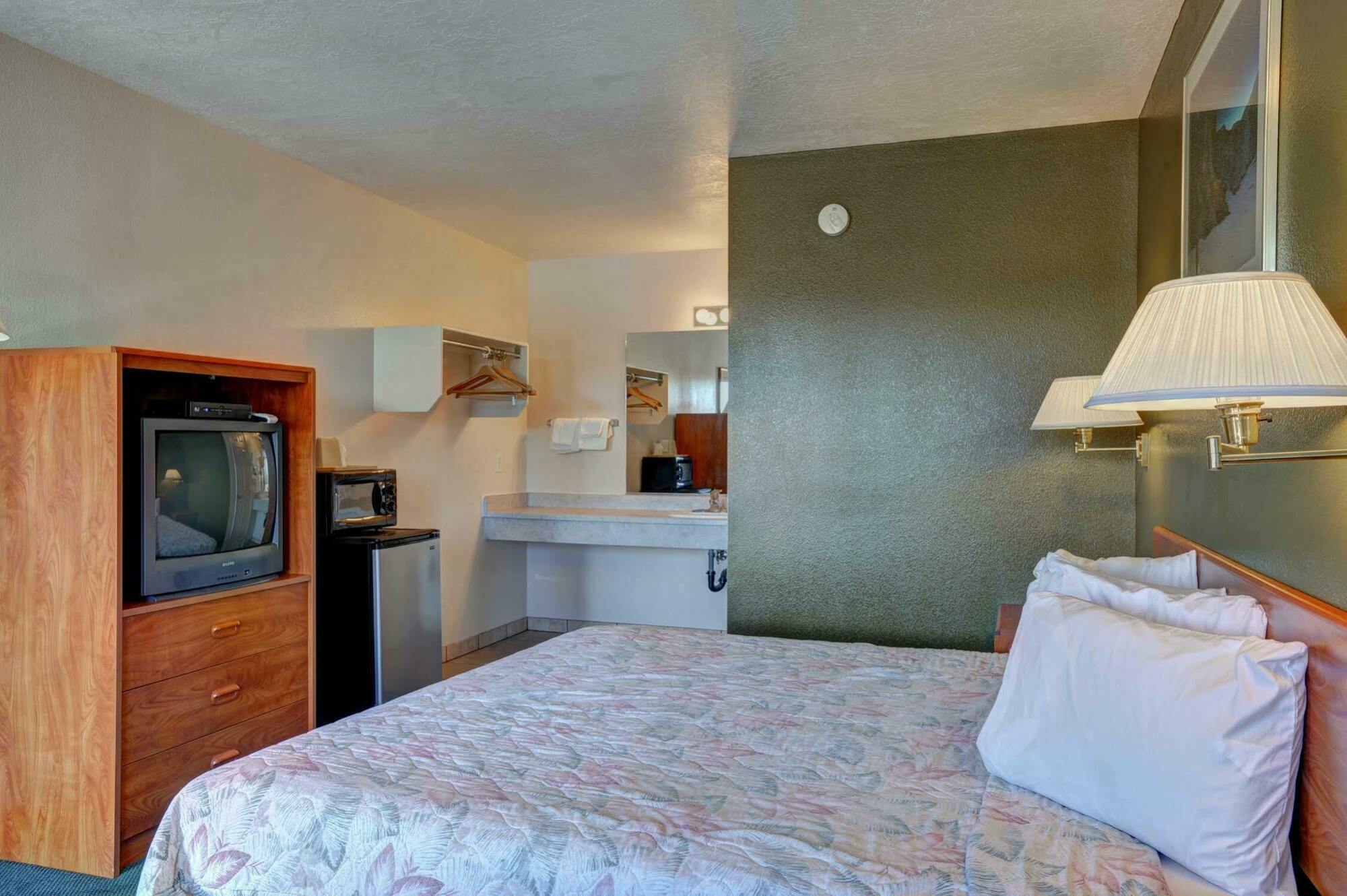 Rodeway Inn シーダー・シティ エクステリア 写真